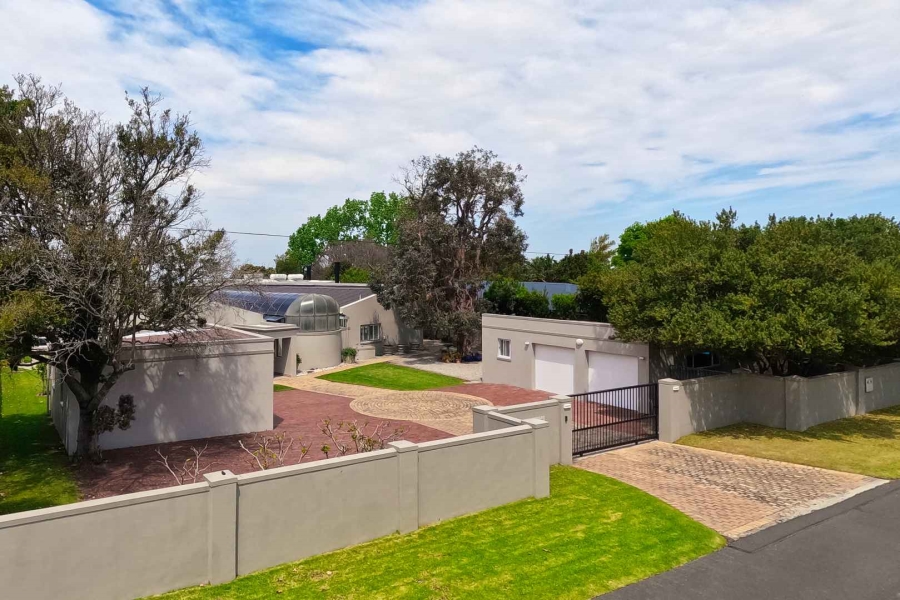 5 Bedroom Property for Sale in Fernkloof Estate Western Cape